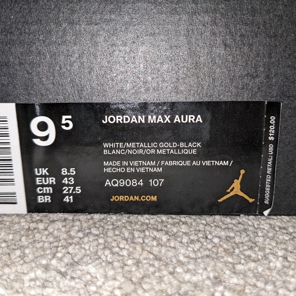 Jordan Max Aura- white, metallic gold and black men's size 9.5 - Picture 3 of 5